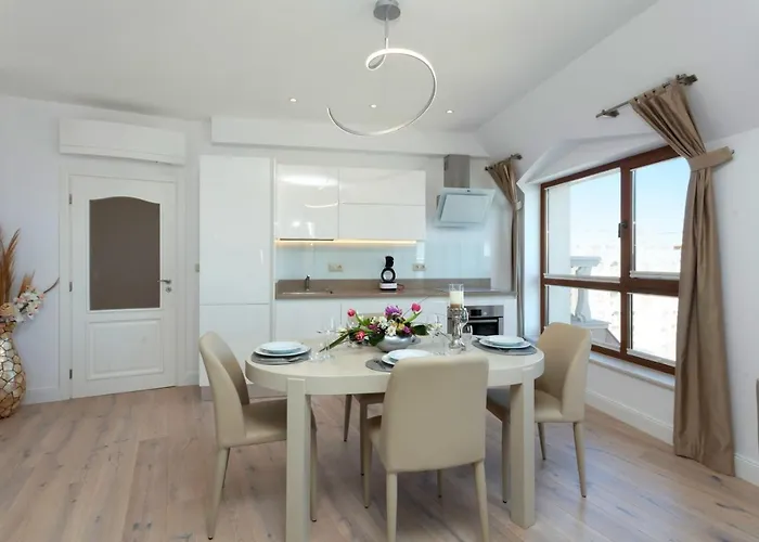 La Penthouse アパート