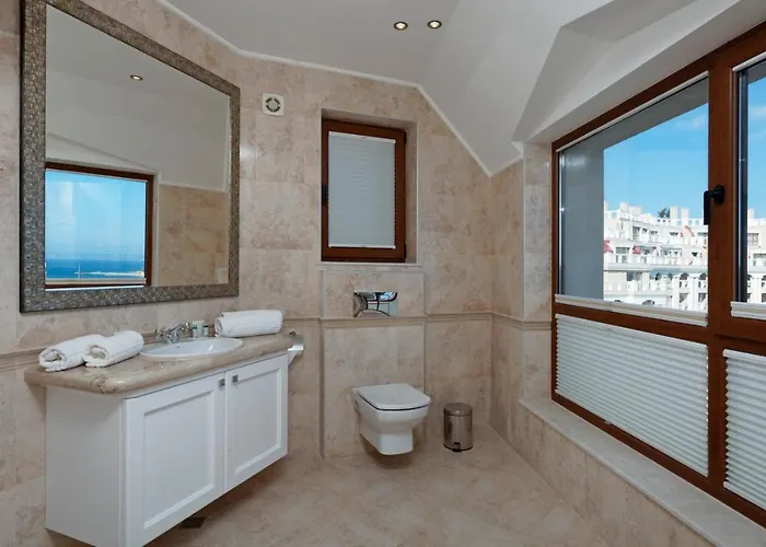 La Penthouse アパート *