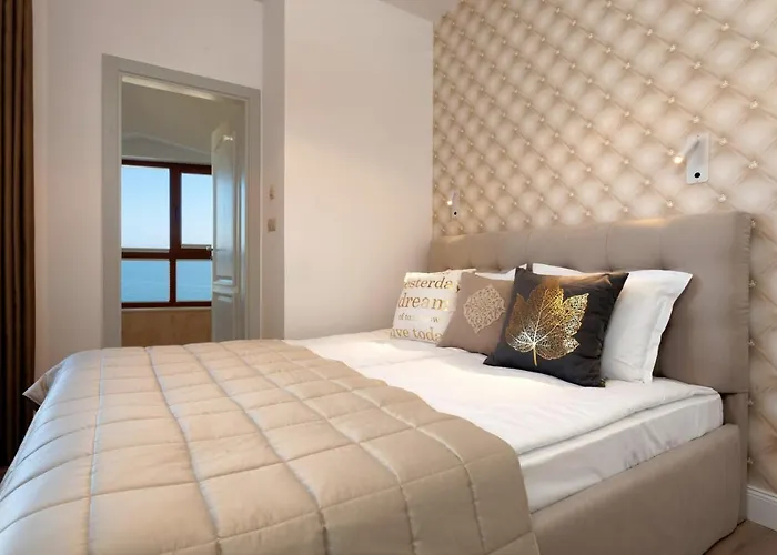 La Penthouse アパート *