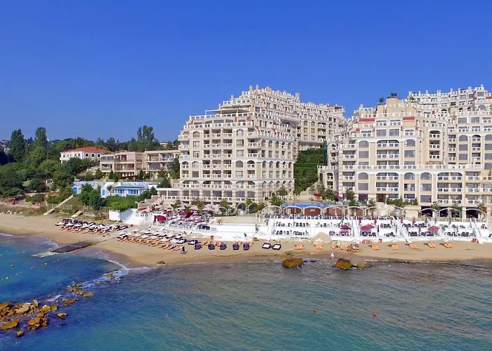 La Penthouse アパート *